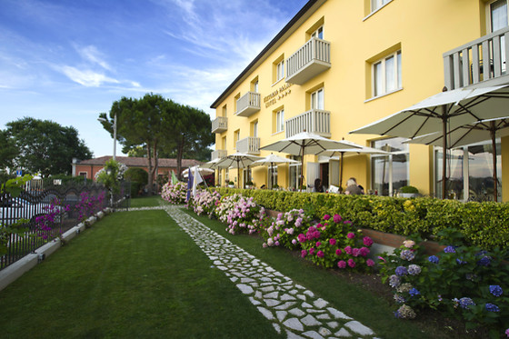 Viktoria Palace Hotel - photo 0