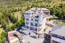 Le Château Des Magnans