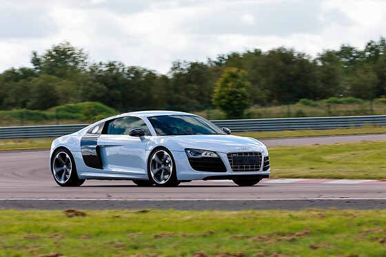 Découverte Audi R8 V10 (5 tours) sur le Circuit de Mettet (B)