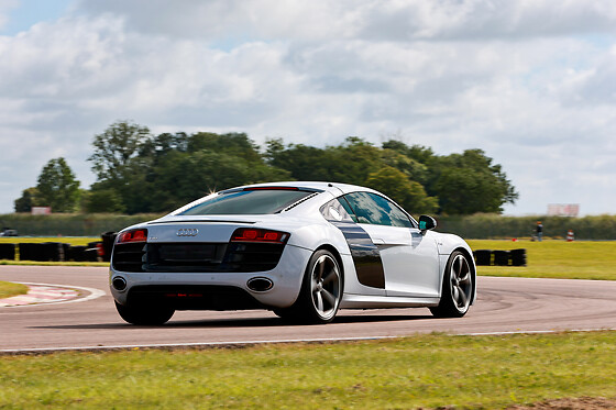 Découverte Audi R8 V10 (5 tours) sur le Circuit de Mettet (B)