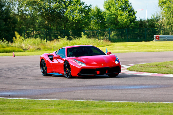 Découverte Ferrari 488 GTB (3 tours) sur le Circuit du Var (83)