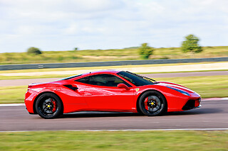 Découverte Ferrari 488 GTB (3 tours) sur le Circuit du Var (83)