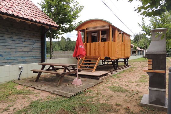 Deux nuits dans un bungalow wagon avec petit-déjeuner pour 2 adultes et 1 enfant au Camping Alguer - Bungalow wagon à Les Planes D´Hostoles (Gérone)