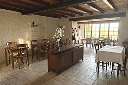 Hotel The Originals Le Relais de Saint-Preuil