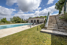 Hotel The Originals Le Relais de Saint-Preuil