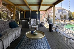 De Witte Merel & Hotel at home
