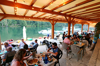 Balade en bateau électrique pour 6 - Le Héron des Raspes - Viala-du-Tarn (12)