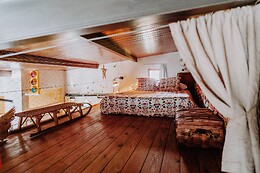 LA CASITA DEL ALBINO & LARCADE